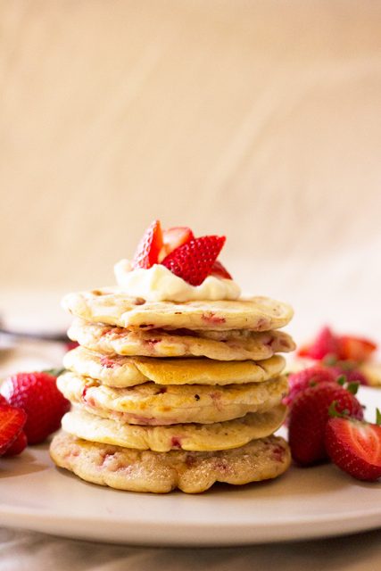 Strawberry Flapjacks with Maple Syrup - aninas recipes