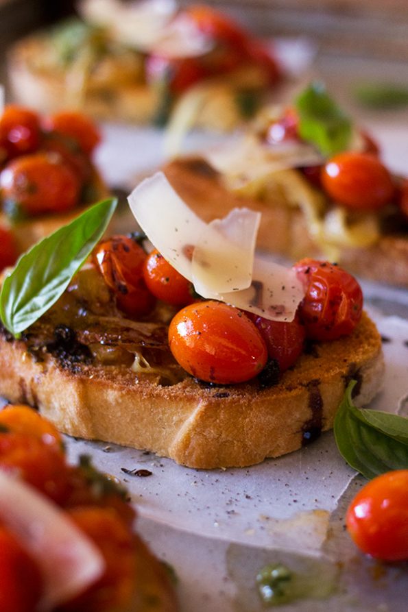 Roasted Tomato and Onion Bruschetta - aninas recipes