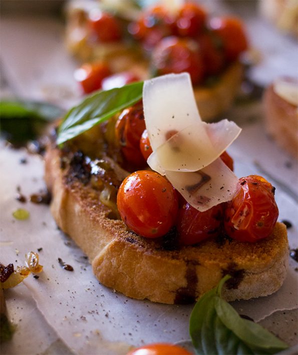 Roasted Tomato and Onion Bruschetta - aninas recipes