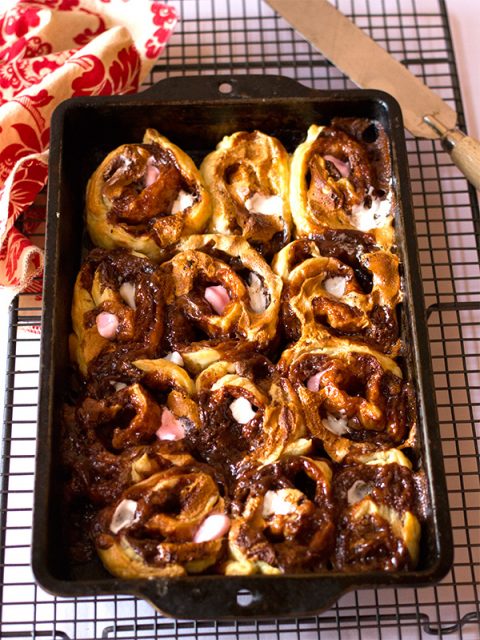 Bar One and Marshmallow Pinwheels - aninas recipes