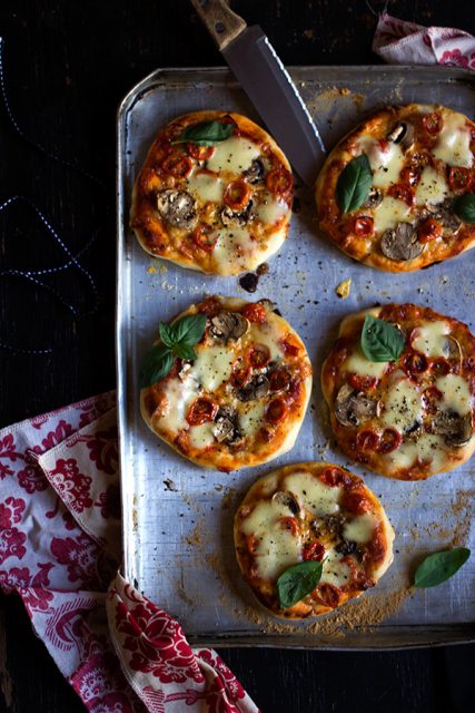 Mushroom and Tomato Mini Pizzas - aninas recipes