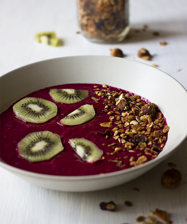 Beetroot Smoothie Bowl - aninas recipes